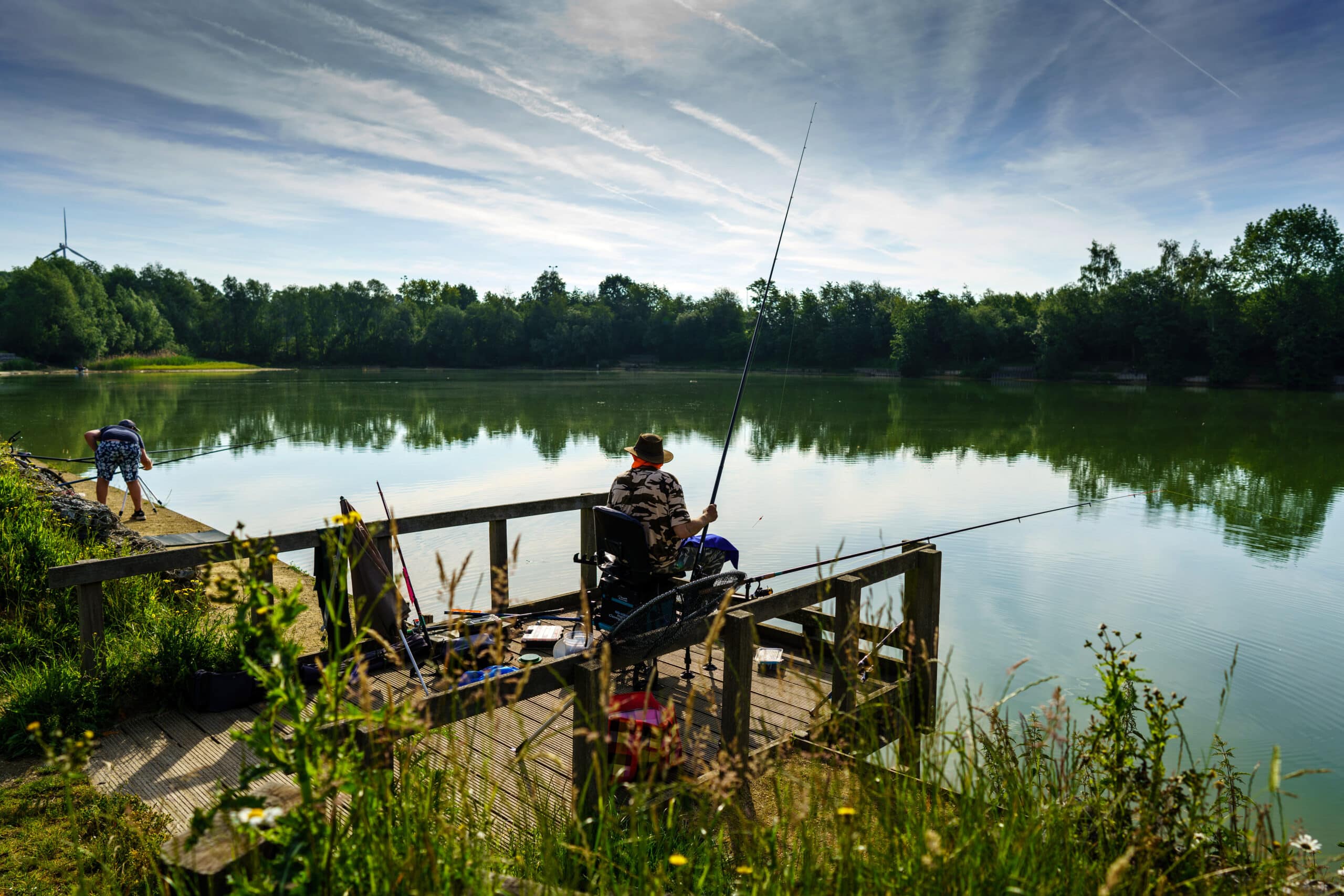 Etang - Balade pédestre 6 Bois de Grand-Leez Étang lors d'une balade pédestre de 6 km dans le Bois de Grand-Leez, offrant un cadre paisible et naturel.