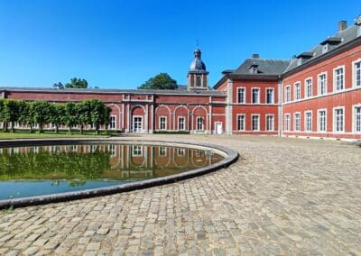 abbaye de Gembloux vue avec ciel bleu en été