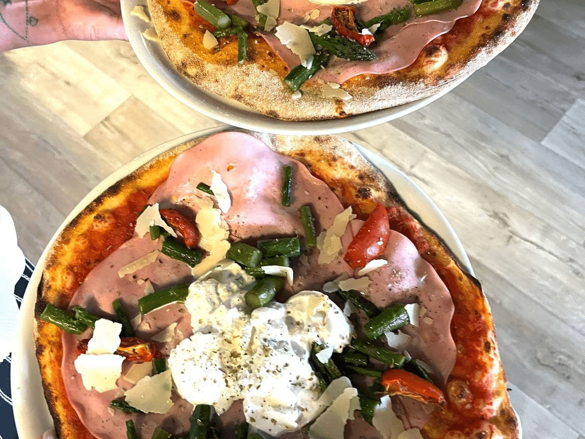 Crazy Pizza boire & manger à Gembloux Photos de Canva avec Pizzas