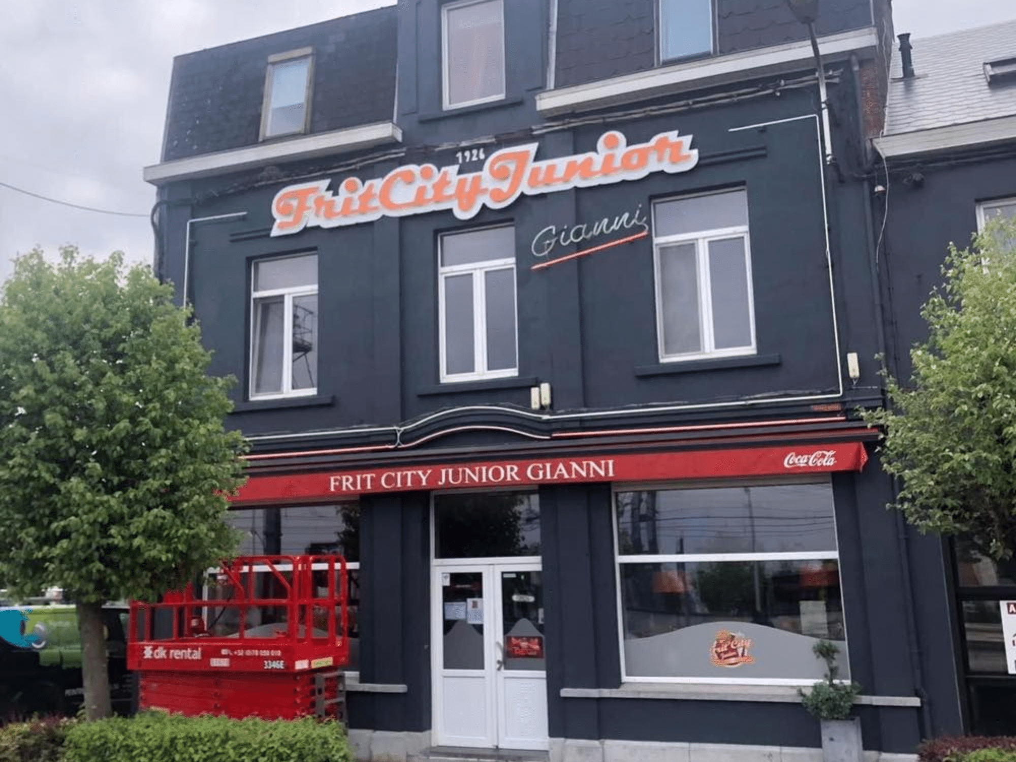 Frit City Junior - manger et boire à Gembloux image libre de droit Canva - Frite
