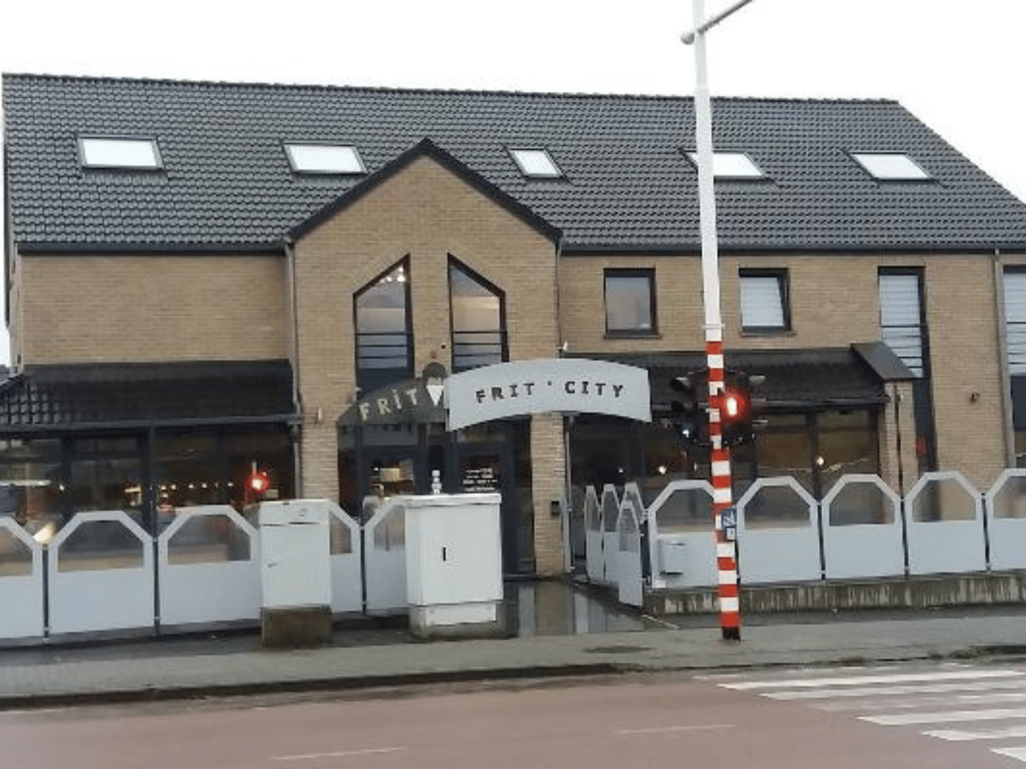 Frit City - manger et boire à Gembloux image libre de droit Canva - Frite