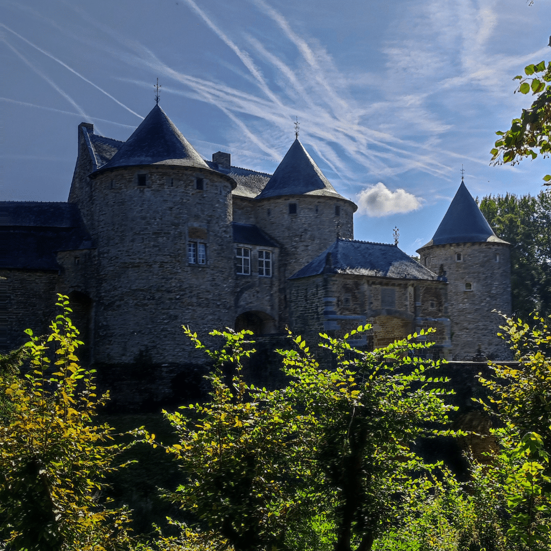 Chateau-de-corroy-vue-exterieure Vue sur l'abbaye de Gembloux